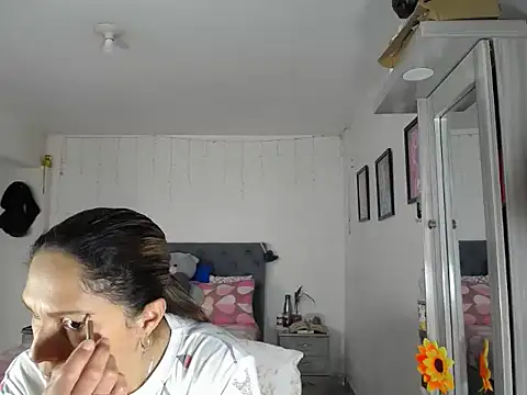 Snapshot of Corina_hot chatting on September 22, 2025, 7:16 pm Corina hot online show from September 22, 2025, 7:16 pm