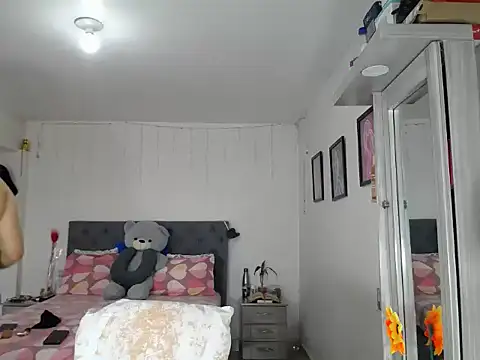 Snapshot of Corina_hot chatting on September 23, 2025, 8:23 pm Corina hot online show from September 23, 2025, 8:23 pm