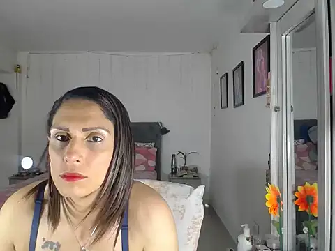 Snapshot of Corina_hot chatting on October 3, 2025, 8:17 pm Corina hot online show from October 3, 2025, 8:17 pm