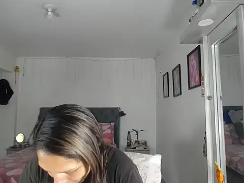 Snapshot of Corina_hot chatting on October 4, 2025, 8:51 pm Corina hot online show from October 4, 2025, 8:51 pm