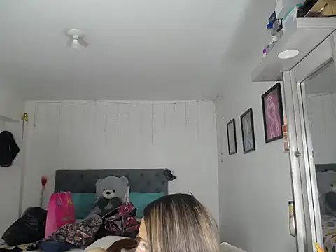 Snapshot of Corina_hot chatting on October 11, 2025, 4:38 pm Corina hot online show from October 11, 2025, 4:38 pm