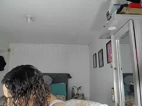 Snapshot of Corina_hot chatting on October 14, 2025, 7:58 pm Corina hot online show from October 14, 2025, 7:58 pm