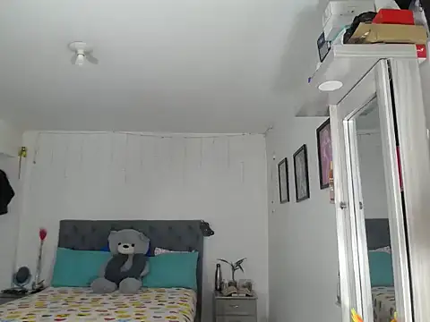 Snapshot of Corina_hot chatting on October 16, 2025, 10:44 pm Corina hot online show from October 16, 2025, 10:44 pm