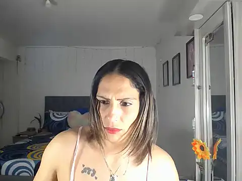 Snapshot of Corina_hot chatting on May 6, 2026, 11:32 pm Corina hot online show from May 6, 2026, 11:32 pm