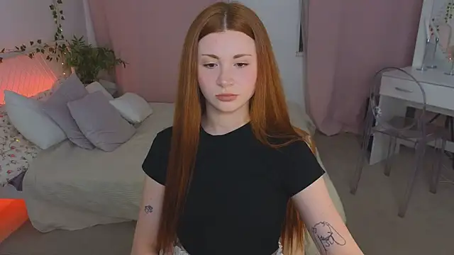 Snapshot of Freckle_Diyana chatting on April 22, 2026, 8:43 pm Freckle Diyana online show from April 22, 2026, 8:43 pm