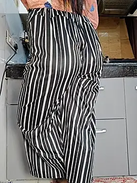 Manpreet kaur21 online show from February 22, 2025, 1:13 pm