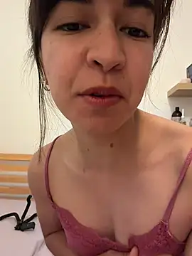 BitchyBratxxx online show from May 11, 2026, 1:17 pm