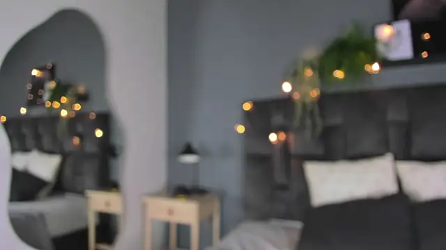 AmyPalmmer online show from October 22, 2025, 11:32 am