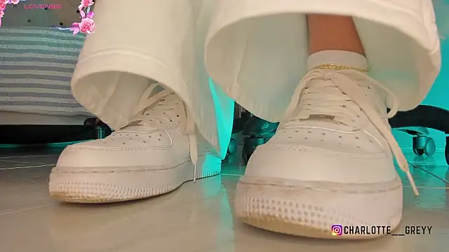 Snapshot of charlotte__grey chatting on February 1, 2026, 11:42 am charlotte grey online show from February 1, 2026, 11:42 am