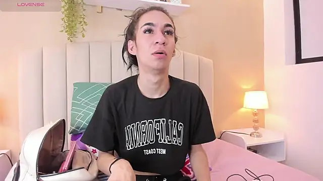 Mia thompson 19 online show from January 14, 2026, 6:57 pm