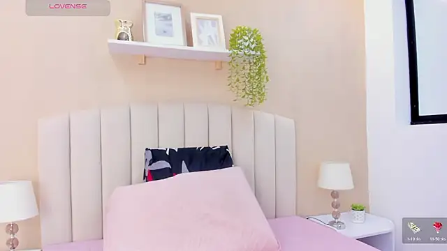 Mia thompson 19 online show from February 17, 2026, 7:31 pm