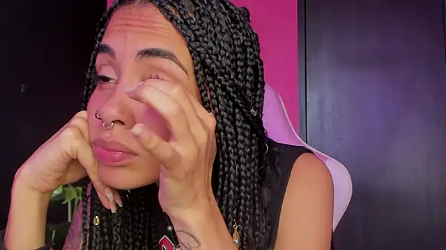 Juanadearco5 online show from December 6, 2024, 5:11 pm