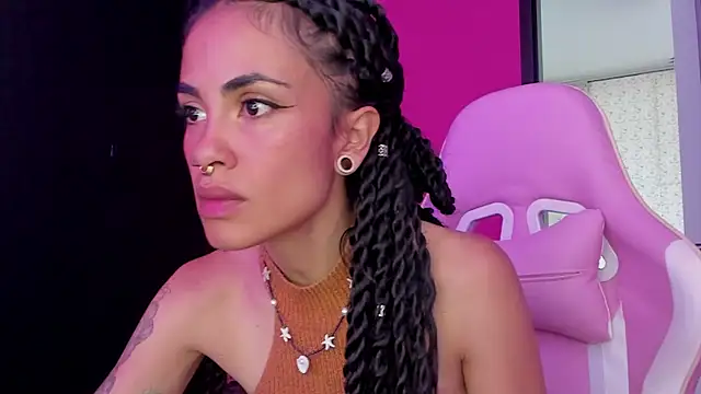 Juanadearco5 online show from January 7, 2025, 6:56 pm