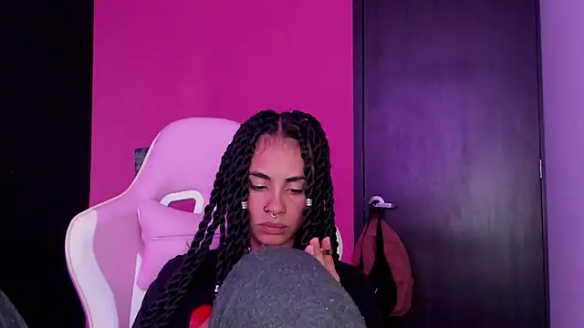 Juanadearco5 online show from January 8, 2025, 9:34 pm