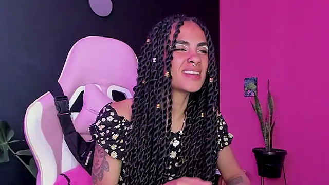 Juanadearco5 online show from January 17, 2025, 6:54 pm