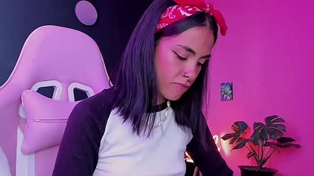 Juanadearco5 online show from February 6, 2025, 3:09 pm