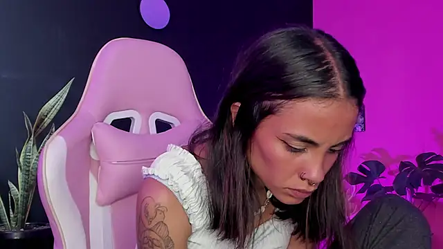 Juanadearco5 online show from February 10, 2025, 3:32 pm