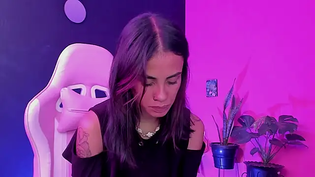 Juanadearco5 online show from February 18, 2025, 1:00 pm