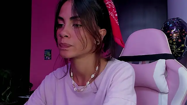 Juanadearco5 online show from March 19, 2025, 5:50 pm