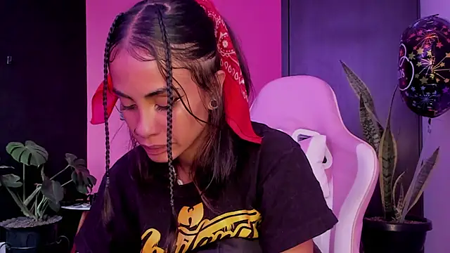 Juanadearco5 online show from March 20, 2025, 4:42 pm