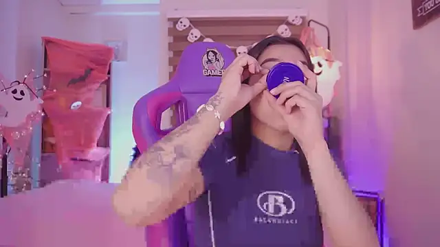 madelyn rose  online show from October 29, 2025, 2:47 am