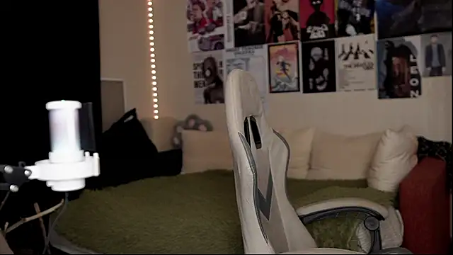 Snapshot of Traharaa chatting on February 5, 2026, 4:44 pm Traharaa online show from February 5, 2026, 4:44 pm