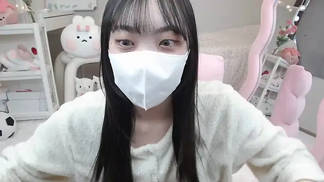 momo room online show from January 18, 2025, 4:04 am