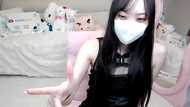 Snapshot of momo_room chatting on October 23, 2025, 10:36 am momo room online show from October 23, 2025, 10:36 am