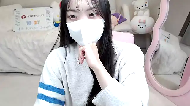 Snapshot of momo_room chatting on October 27, 2025, 12:09 pm momo room online show from October 27, 2025, 12:09 pm