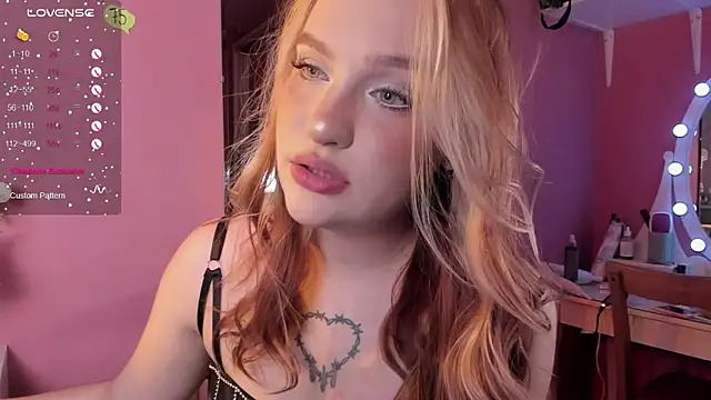 CarolineLovers online show from November 15, 2025, 9:11 pm