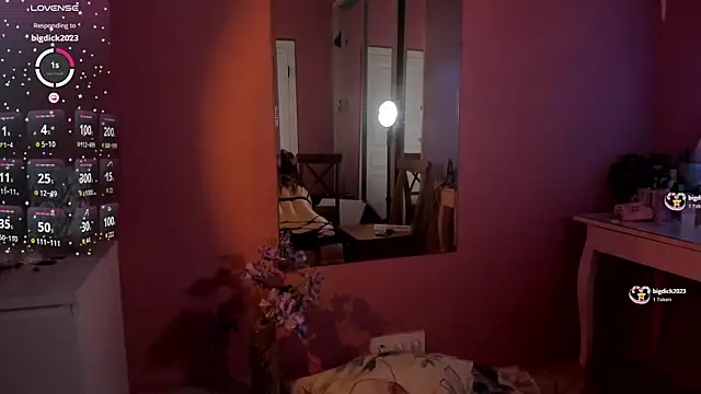 CarolineLovers online show from April 22, 2026, 8:32 pm