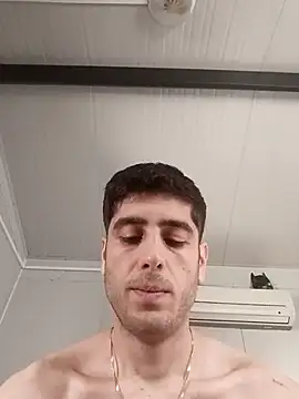 arenn1997 online show from December 15, 2025, 12:09 pm