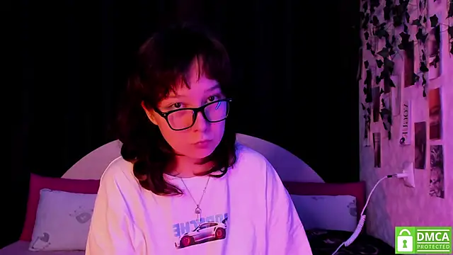 dreamgirllovee online show from October 4, 2025, 1:25 am