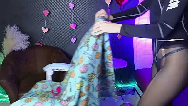 LitaBrom online show from February 19, 2025, 11:06 am