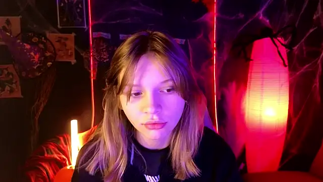 LitaBrom online show from October 19, 2025, 1:39 am