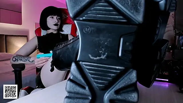 Snapshot of _Goddess_Misha_ chatting on October 19, 2025, 9:26 pm  Goddess Misha  online show from October 19, 2025, 9:26 pm