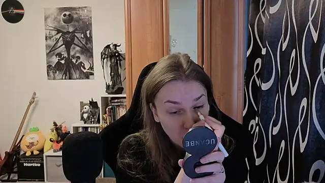 stellablondy online show from October 11, 2025, 2:04 pm