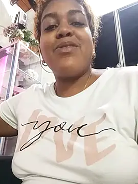 ELLA KELLY online show from April 14, 2026, 12:11 pm