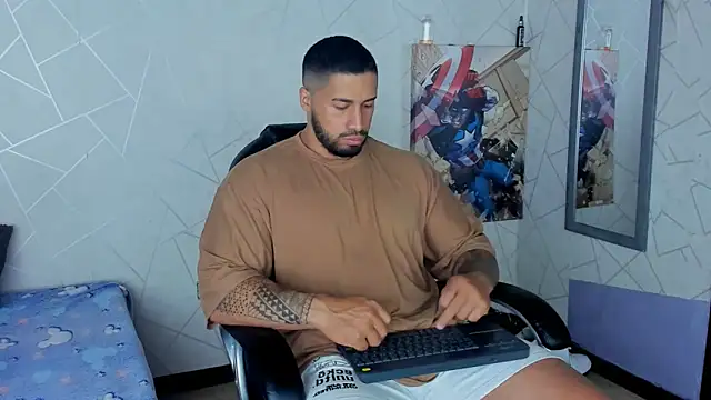 Snapshot of Cristian_Walker chatting on February 11, 2025, 12:05 pm Cristian Walker online show from February 11, 2025, 12:05 pm