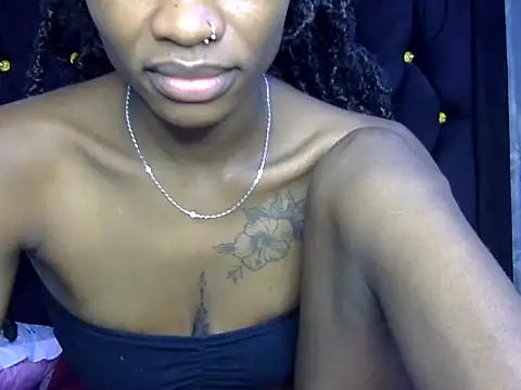 Snapshot of sweetblackbeauty001 chatting on September 9, 2025, 8:25 am sweetblackbeauty001 online show from September 9, 2025, 8:25 am