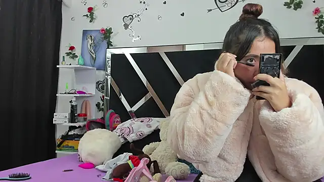 Snapshot of 1lovelygirls chatting on January 22, 2025, 12:17 pm 1lovelygirls online show from January 22, 2025, 12:17 pm