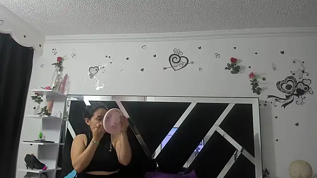 Snapshot of 1lovelygirls chatting on March 13, 2025, 12:02 pm 1lovelygirls online show from March 13, 2025, 12:02 pm
