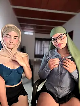 Snapshot of lalilamassu1 chatting on October 29, 2025, 9:27 pm lalilamassu1 online show from October 29, 2025, 9:27 pm