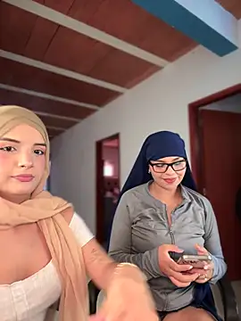 Snapshot of lalilamassu1 chatting on November 4, 2025, 6:40 pm lalilamassu1 online show from November 4, 2025, 6:40 pm