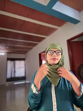 Snapshot of lalilamassu1 chatting on November 6, 2025, 6:42 pm lalilamassu1 online show from November 6, 2025, 6:42 pm