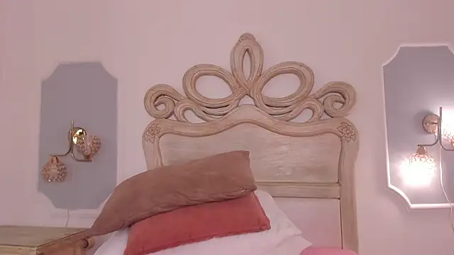 Sara  Williams online show from September 16, 2025, 4:02 am