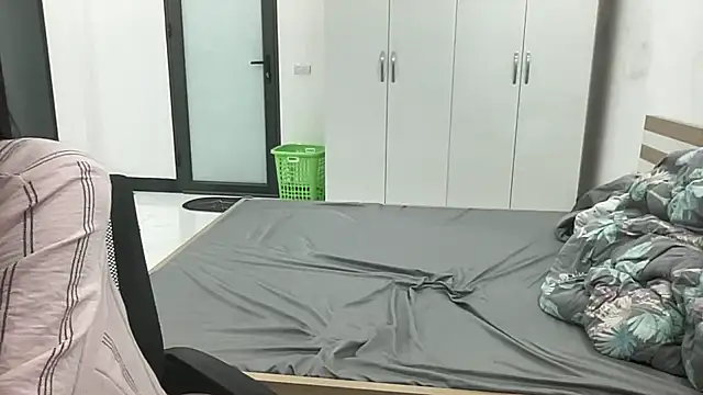 Louis Baby online show from November 26, 2025, 5:47 pm