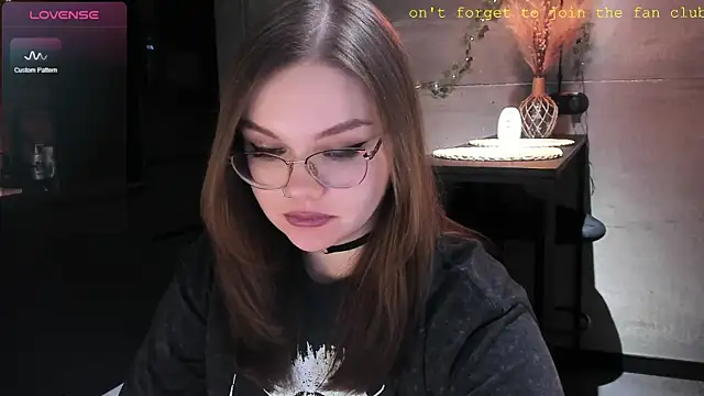 EvaBae online show from January 4, 2025, 5:26 pm