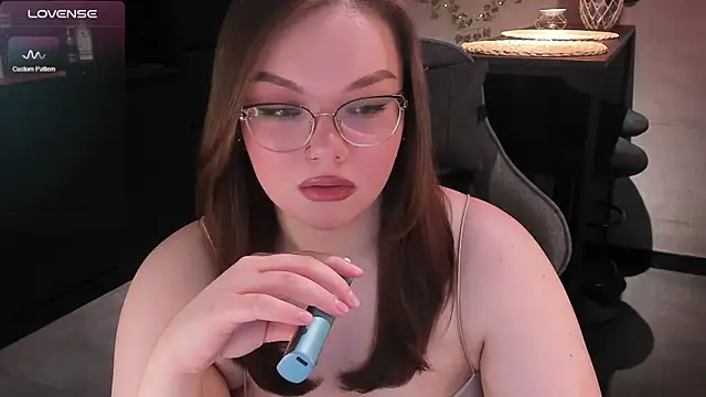 EvaBae online show from February 1, 2025, 10:48 am