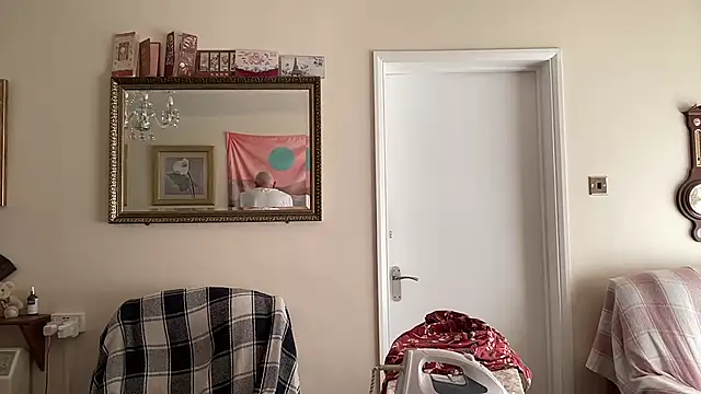 Snapshot of cutaboverest chatting on September 30, 2025, 1:05 pm cutaboverest online show from September 30, 2025, 1:05 pm